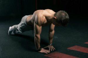 Na kući radio sklekove pa pao na ulicu